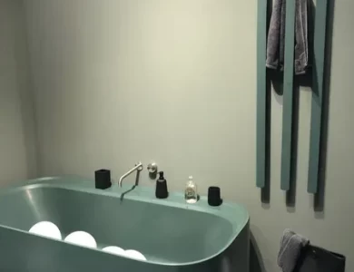 vasca colorata ristrutturata minimal